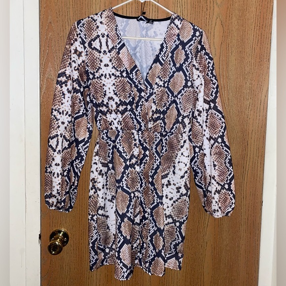 Snakeprint dress from PrettyLittleThing. Size  6 (M). - Picture 1 of 2